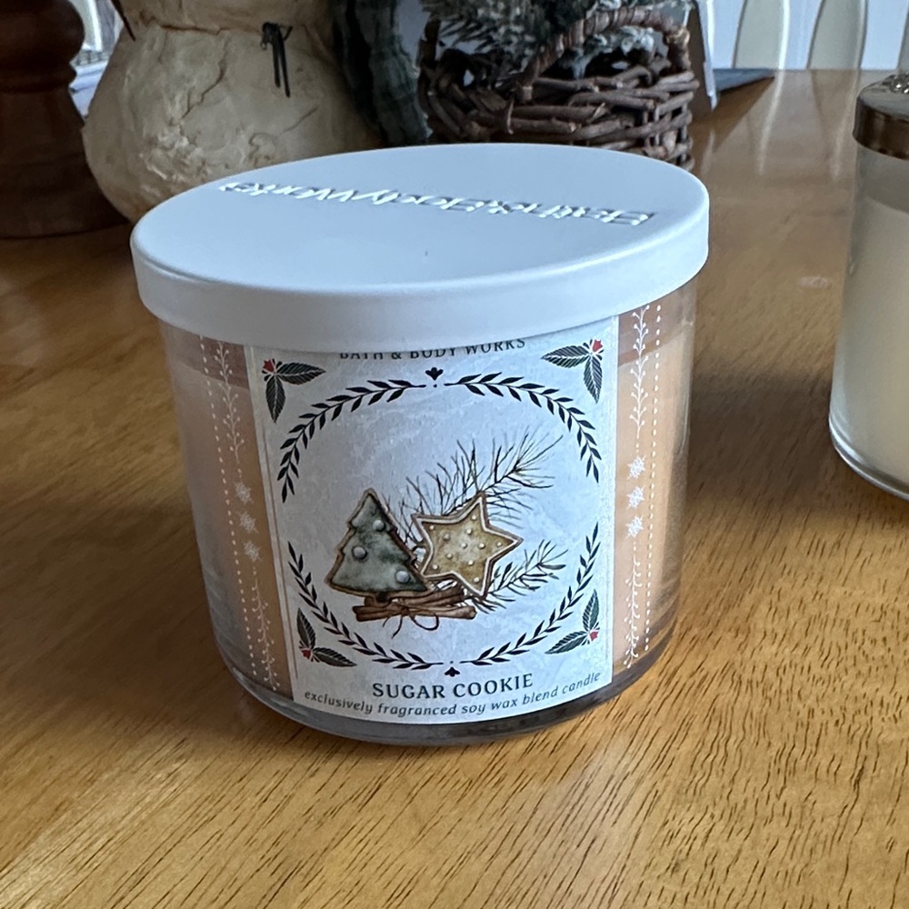 Bath & Bodyworks 3 Wick Candle Sugar Cookie New NWT